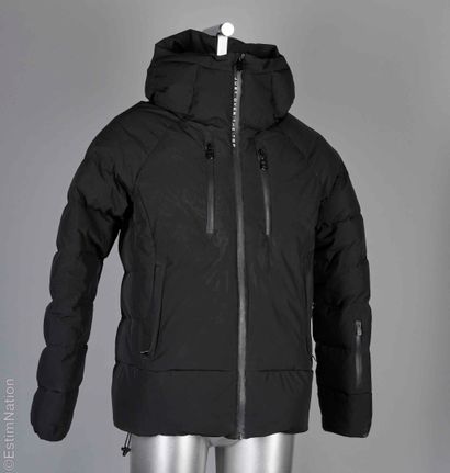 JOTT
Black polyester down and feather-filled...