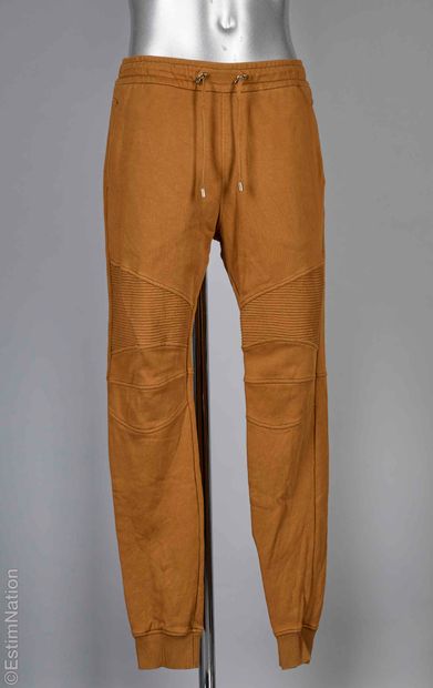 BALMAIN
DEUX PANTALONS DE SURVETEMENT en...
