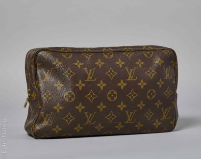 LOUIS VUITTON VINTAGE
TROUSSE DE TOILETTE...