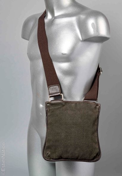 D&G DOLCE & GABBANA
BESACE en cuir grainé...