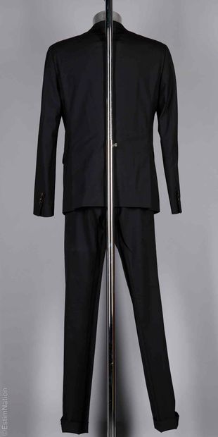 DSQUARED2 (2019)
COSTUME en laine légèrement...