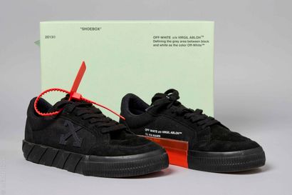 OFF WHITE PAR VIRGIL ABLOH
PAIRE DE SNEAKERS...