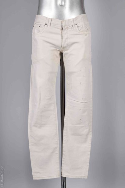 DIOR HOMME
DEUX PANTALONS : le premier en...