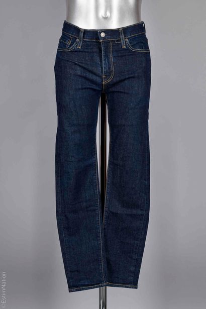 LEVI'S
TROIS JEANS : le premier 510 en denim...