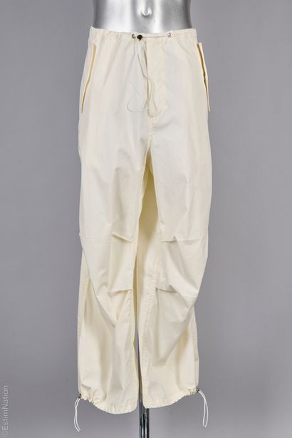 DION LEE, HOMME PLISSÉ, PIACENZA
PANTALON...