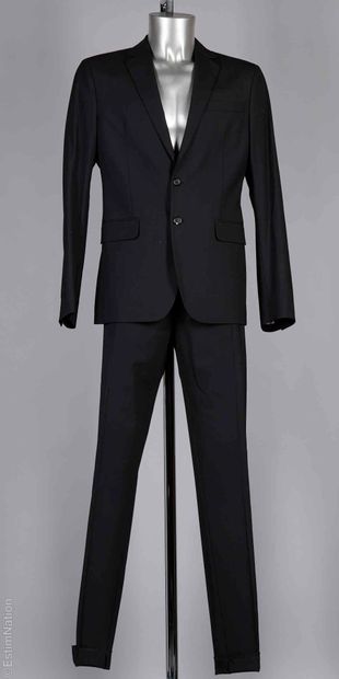 DSQUARED2 (2019)
COSTUME en laine légèrement...