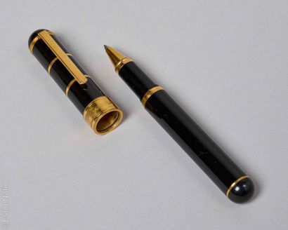 YVES SAINT LAURENT VINTAGE
BILLE en résine...