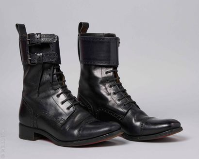 CHRISTIAN LOUBOUTIN
PAIRE DE BOTTINES montantes...