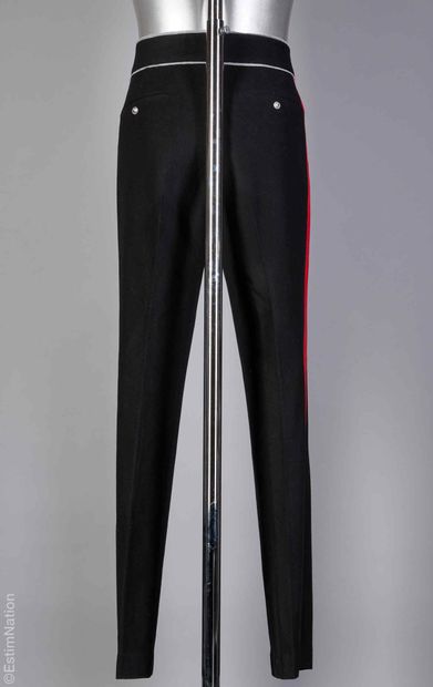PACO RABANNE X H&M PAR JULIEN DOSSENA (2023)
PANTALON...