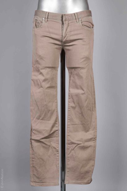 DIOR HOMME
DEUX PANTALONS : le premier en...