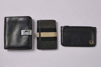 GUCCI, DUNHILL
PORTEFEUILLE compact en cuir...