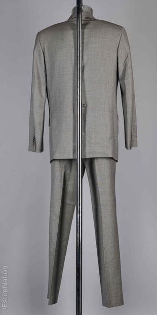 LOUIS VUITTON
COSTUME en laine froide super...