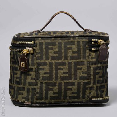 FENDI VINTAGE
TROUSSE DE TOILETTE en toile...