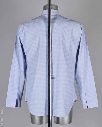 DIOR HOMME
CHEMISE en coton bleu ciel rayé...