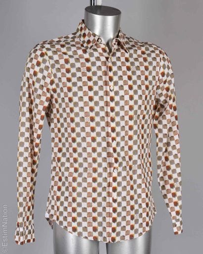 LOUIS VUITTON
DEUX CHEMISES en coton imprimé...