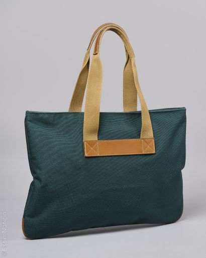 LANCEL
CABAS en épaisse toile bleu canard,...