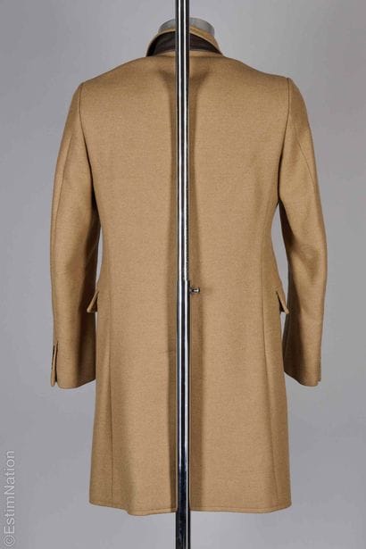 HERMÈS
MANTEAU en poil de chameau camel,...