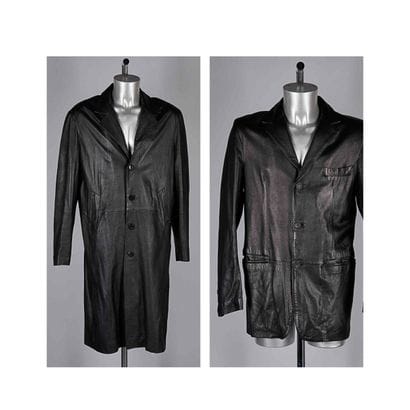 GUNAL, TARGA
MANTEAU en cuir lustré noir,...