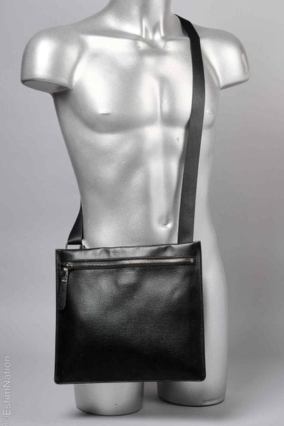 DIOR HOMME PAR KRIS VAN ASSCHE (2011)
POCHETTE...