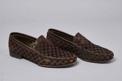 LOUIS VUITTON CIRCA 2010
PAIRE DE MOCASSINS...