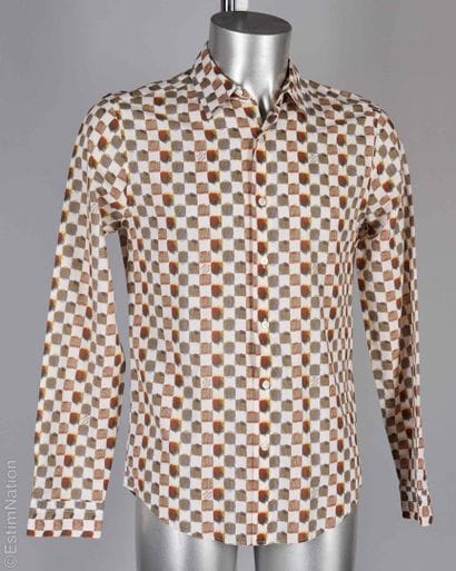 LOUIS VUITTON
DEUX CHEMISES en coton imprimé...