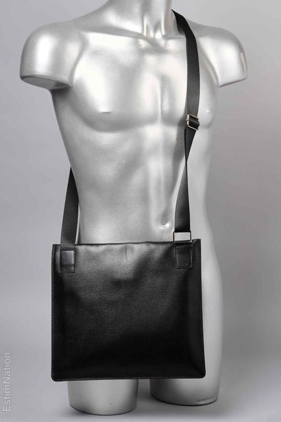 DIOR HOMME PAR KRIS VAN ASSCHE (2011)
POCHETTE...