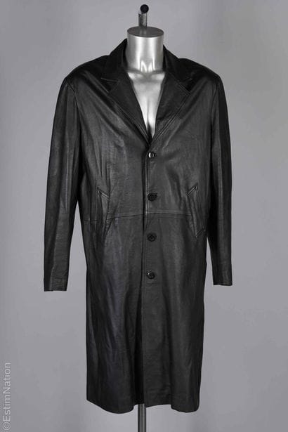 GUNAL, TARGA
MANTEAU en cuir lustré noir,...