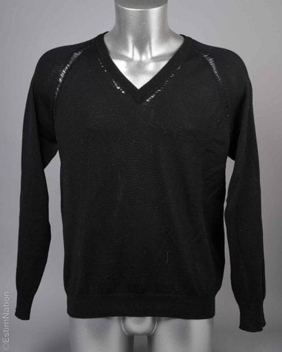 DIOR HOMME
PULL OVER en laine vierge noire...