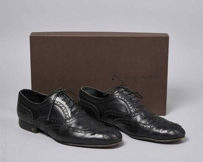 LOUIS VUITTON CIRCA 2007
PAIRE DE RICHELIEUS...