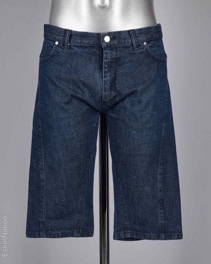 LOUIS VUITTON
BERMUDA en denim brut (T 42)...