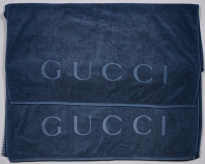 GUCCI
PAIRE DE DRAPS DE PLAGE en éponge bleue...
