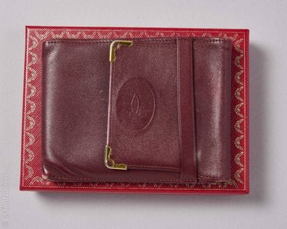 CARTIER
PORTE CHEQUIER et porte cartes en...