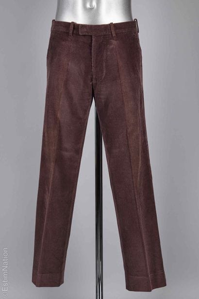 LOUIS VUITTON
PANTALON en velours milleraies...