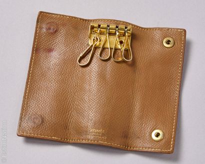 HERMÈS PARIS MADE IN FRANCE
PORTE CLEF pressionné...