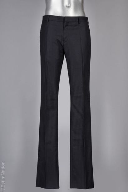 DIOR HOMME
DEUX PANTALONS façonnés de rayures...
