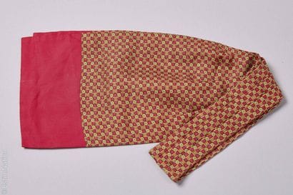 HERMÈS PARIS
ASCOT en twill de soie imprimé...