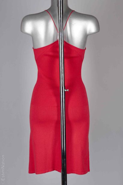 CHANEL (COLLECTION PRINTEMPS-ÉTÉ 2004)
ROBE...