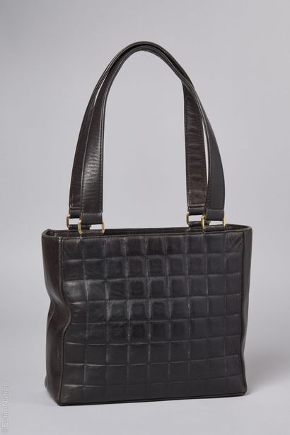 CHANEL PAR KARL LAGERFELD (2002/03)
PETIT...