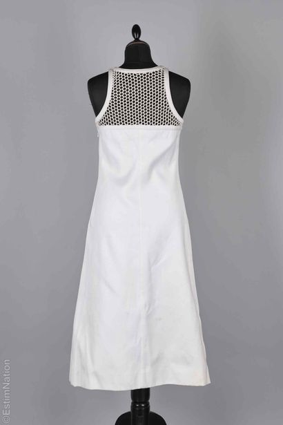COURRÈGES PARIS FIN 1970
ROBE en épais satin...