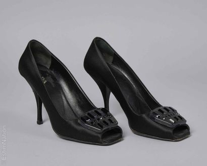 PRADA
PAIRE D'ESCARPINS du soir à bouts ouverts...