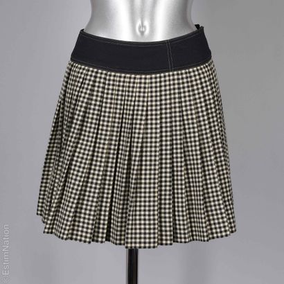 COURRÈGES PARIS CIRCA 1990–2000
Pleated wool...