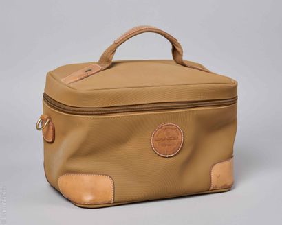 LANCEL
VANITY en toile enduite moka et cuir...