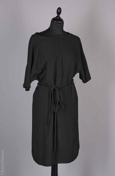 GERARD DAREL
ROBE en crêpe artificiel noir...