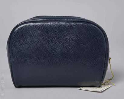 NINA RICCI
POCHETTE zippée en cuir grainé...