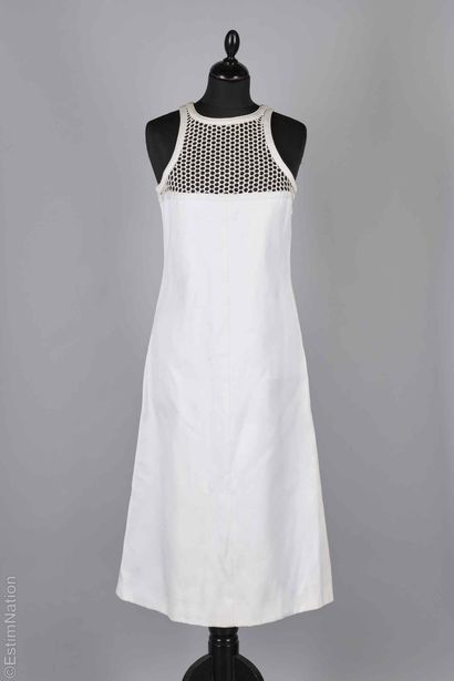 COURRÈGES PARIS FIN 1970
ROBE en épais satin...