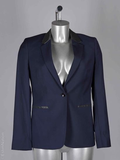 CLAUDIE PIERLOT, PAUL SMITH BLACK
Zippered...