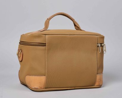 LANCEL
VANITY en toile enduite moka et cuir...