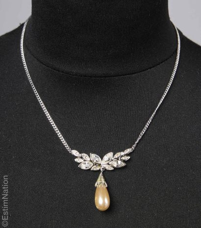 NINA RICCI VINTAGE
Silver plated metal necklace...