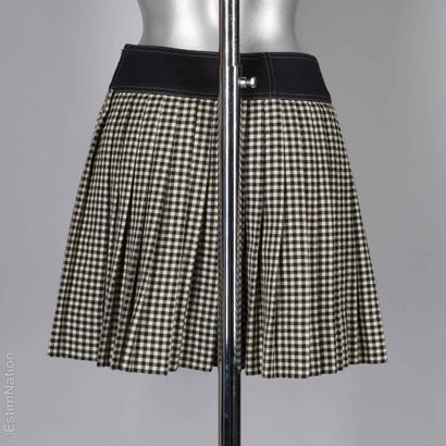COURRÈGES PARIS CIRCA 1990–2000
Pleated wool...