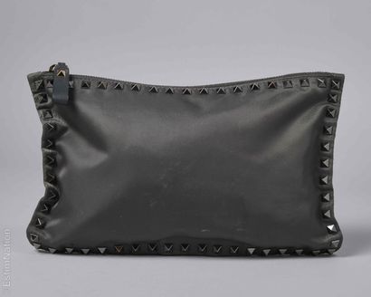 PRADA VINTAGE, VALENTINO
SAC BANANE en nylon...